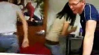 俩女一杯 在线观看,激情四溢的在线观看体验